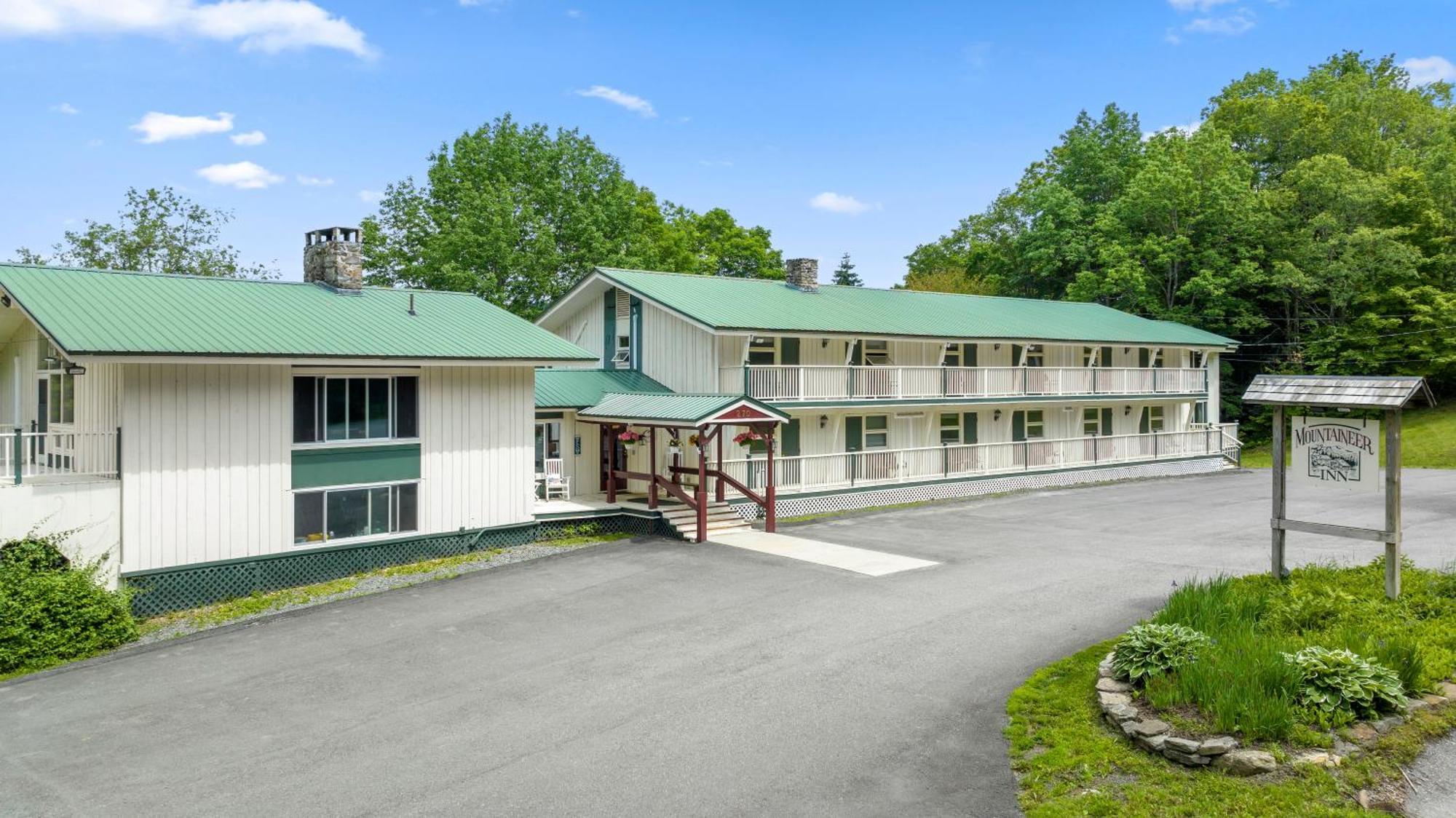Mountaineer Inn Западен Доувър Екстериор снимка